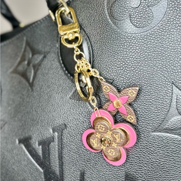 EUC Louis Vuitton Porto Cle Blooming Flower Key Chain Bag Charm - Picture 6 of 16